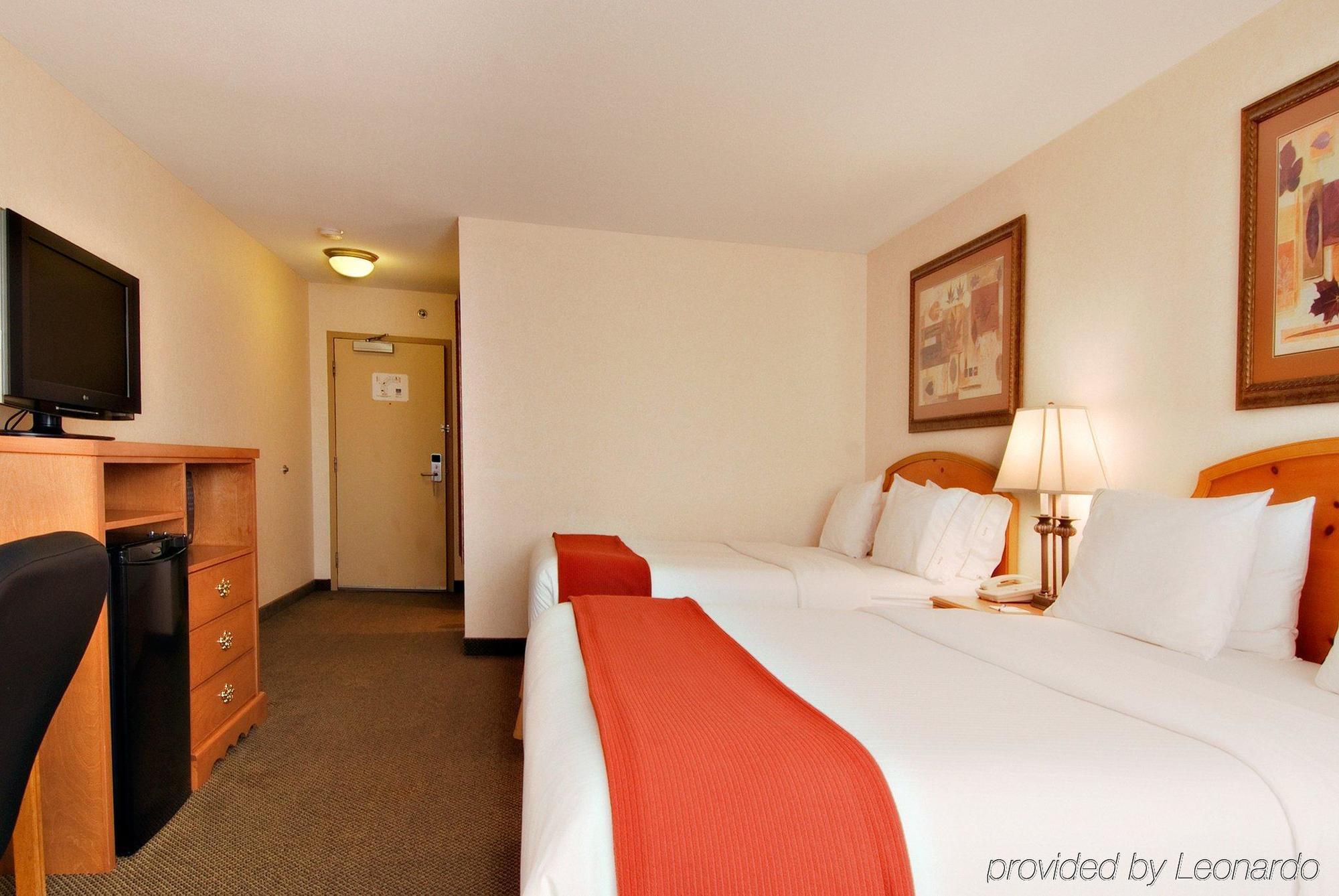 Holiday Inn Express Vancouver-Metrotown Burnaby Room photo