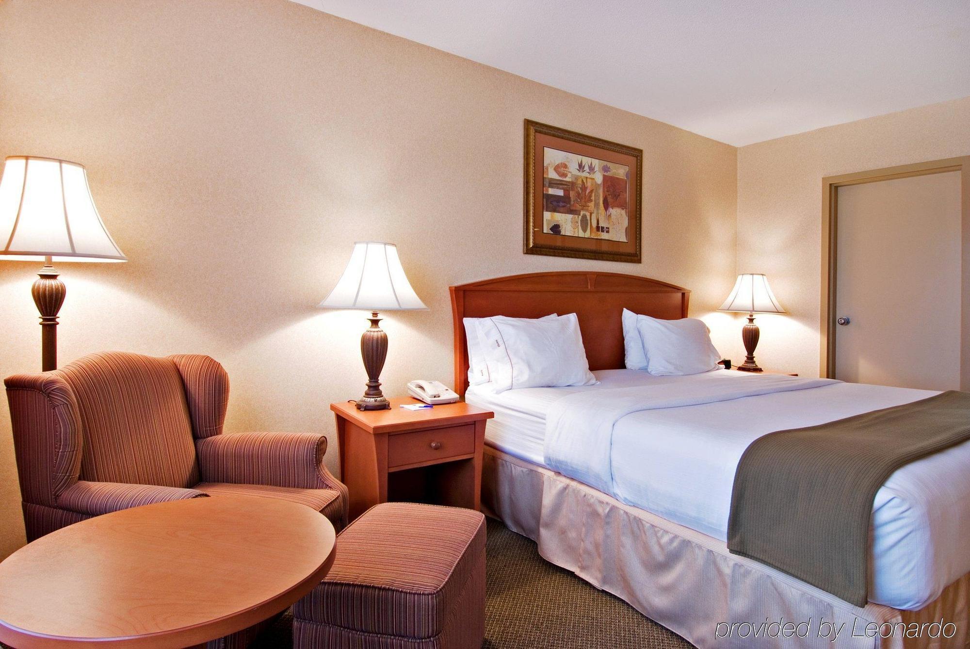 Holiday Inn Express Vancouver-Metrotown Burnaby Room photo