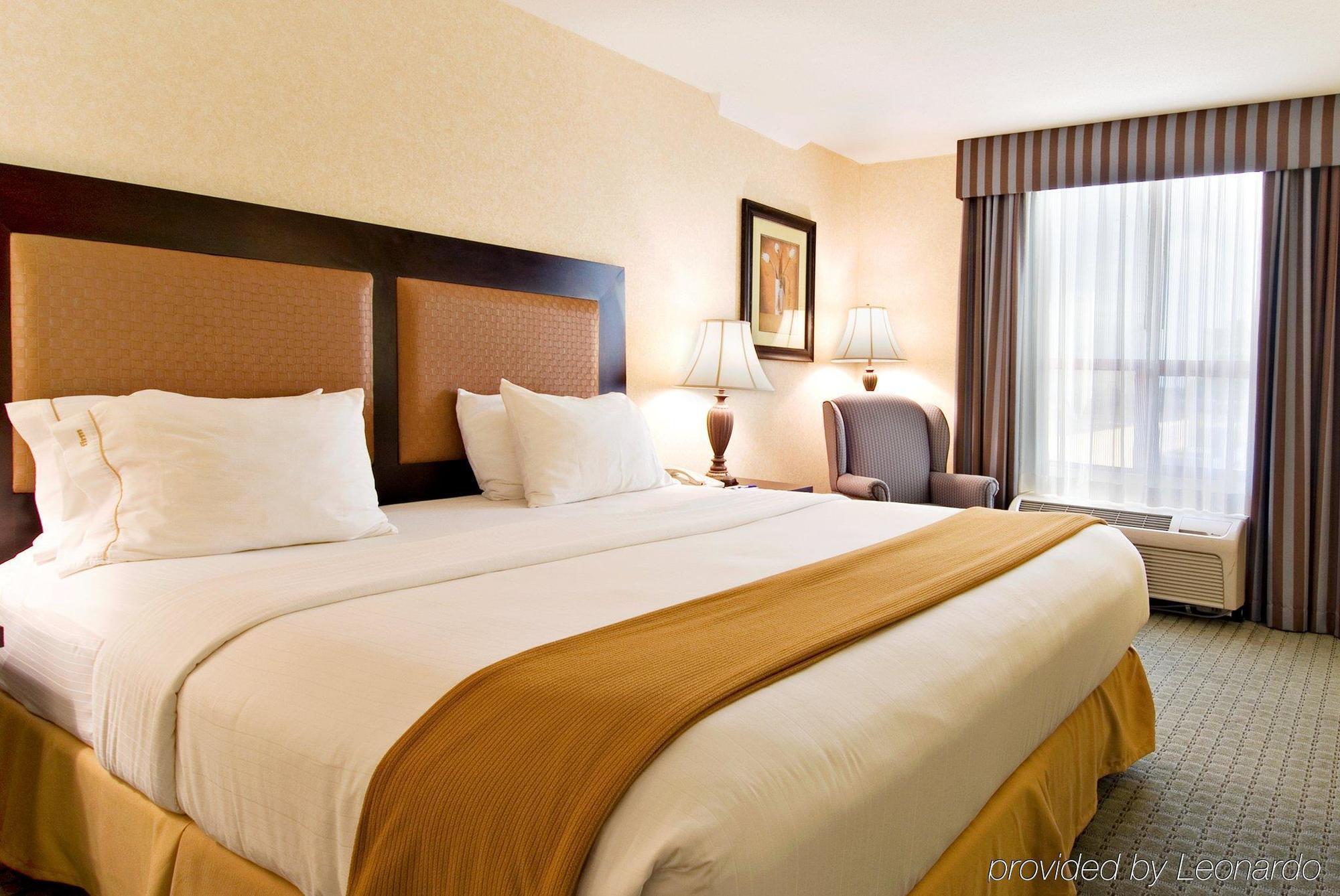 Holiday Inn Express Vancouver-Metrotown Burnaby Room photo